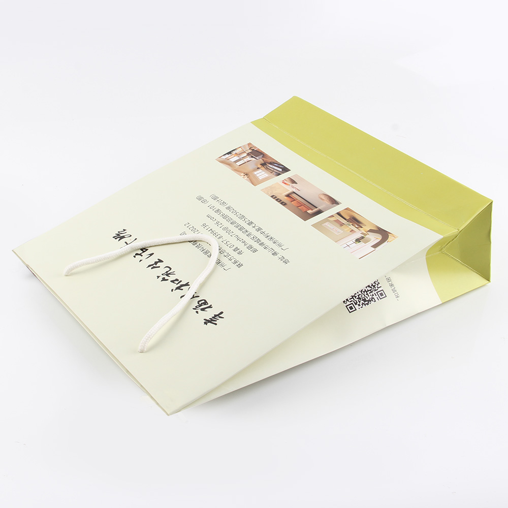衣服紙袋工廠的業(yè)務(wù)同事<div   id=